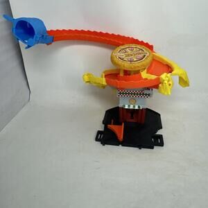 Hot Wheels City Track Set Pizza Slam Cobra Attack Playset with 1 Toy Car